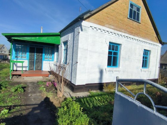 Будинок в с. Володарка ( центр) Шкарівка