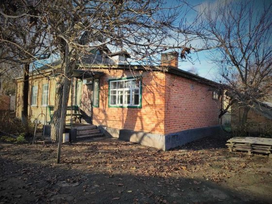Продається затишний цегляний будинок з земельною ділянкою. Александровка