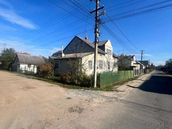 Продається 1/2 будинку у с. Рудно Рудне