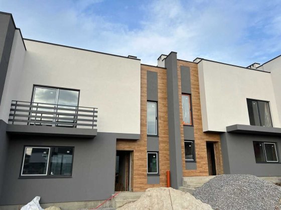 Продам котедж в Зубрі (5хв пішки до Львова) Зубра