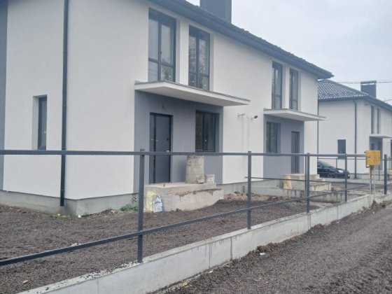 Продаж сучасного котеджу. Зимна Вода