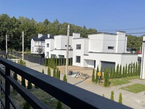 Продаж окремого будинку у  Зимній  Воді з ділянкою Зимна Вода