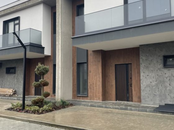 Готовий котедж, дуплекс 2,5 км від Львову ,Залізничний район. Конопница