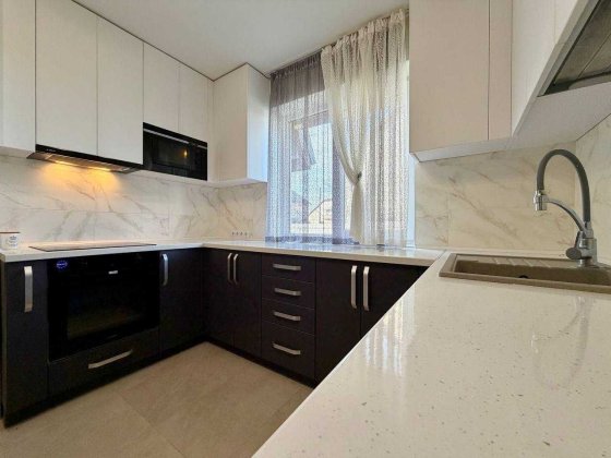 Продаж сучасного будинку з якісним ремонтом у новобудові 2021 року Стебник