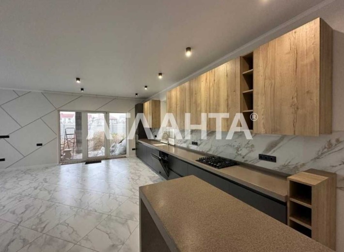 У продажу будинок з ремонтом  у Совиньоні 3 . - фото 1