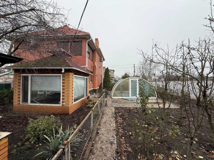 Продам 2эт. дом с гаражом и земельным уч. на 6 сотках, 140 кв.м - фото 1