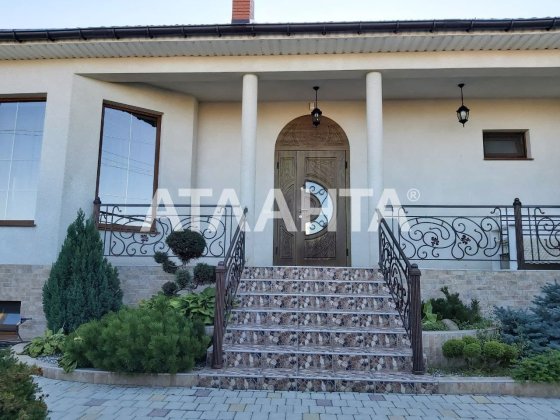 Красивый добротный дом. Лески Ліски