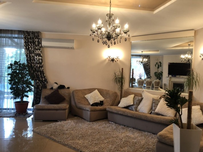 Продається 3-х поверховий цегляний будинок в Лісках. - фото 1