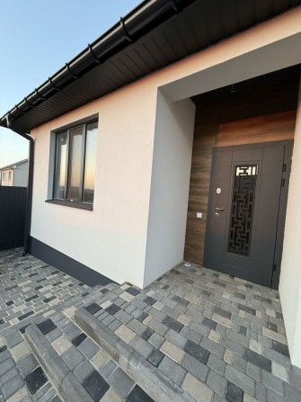 Продам новый, укомплектованный дом в центре Нерубайского - фото 1