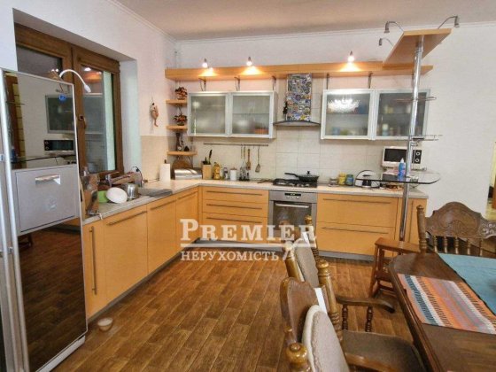 У продажу сучасний будинок Молодіжне