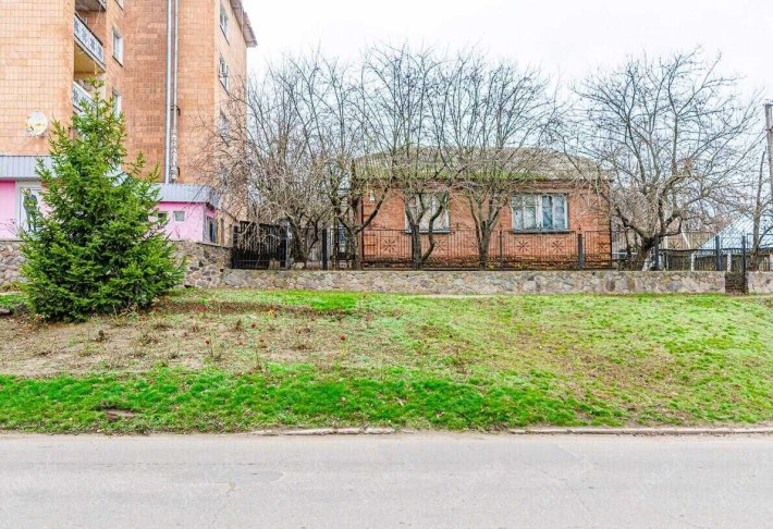 Нові Санжари. Ідеальна локація під комерцію. - фото 1