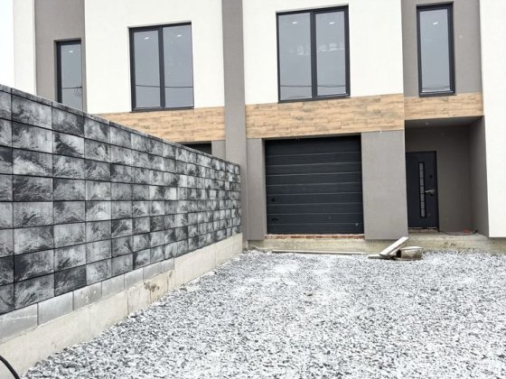 Продам котедж з гаражем початок масиву Макарова! Обаров