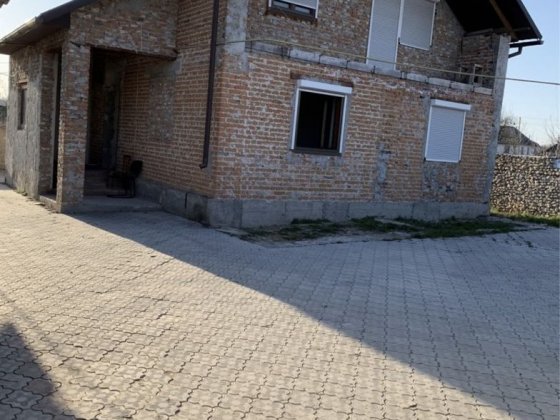 Продається будинок ( Гусятин Хмельницька обл, біля річки Збруч) Гусятин