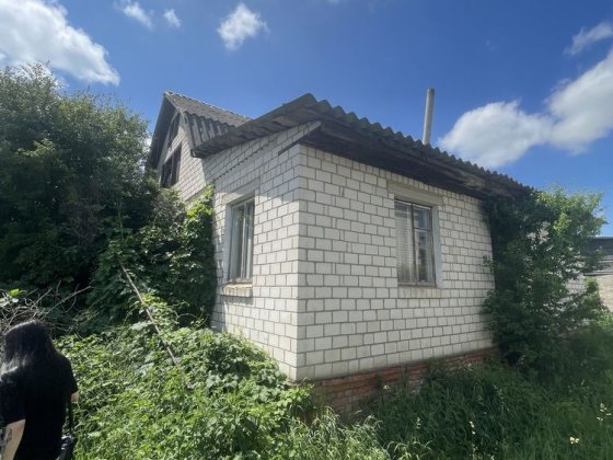 Продам будинок ( без внутрішніх робіт)приватизовних 9 соток землі Городня