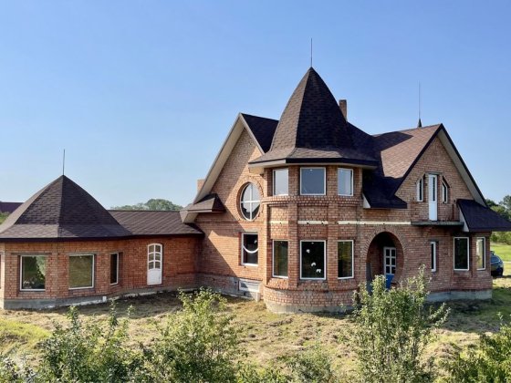 Будинок котедж , чудова місцевість Лужаны