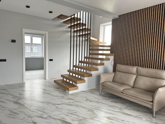 Елітний будинок 142 метри Гострик