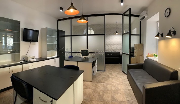 Коммерческое помещение центре Одессы ул. Итальянская, 44. - фото 1