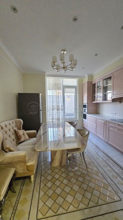 Квартира с террасой в центре Одессы в Ж/К «Восемнадцатая Жемчужина». - фото 1