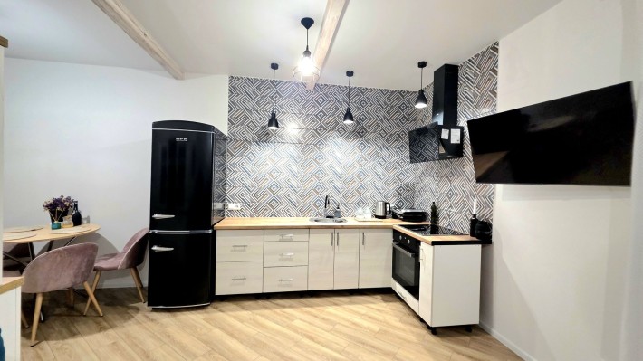 ЦЕНТР МІСТА !!! Будинок  з МЕБЛЯМИ та технікою - фото 1