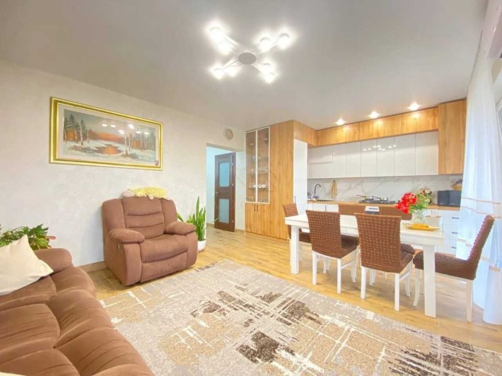 Терміновий продаж таунхаусу 101 м2 з гаражем. Ремонт, меблі - фото 1