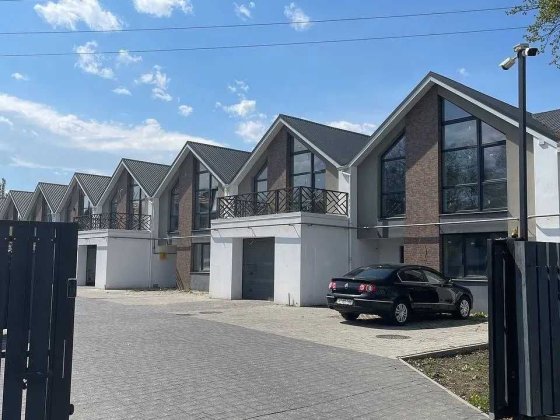 Зданний таунхаус по дуже вигідній ціні Івано-Франківськ