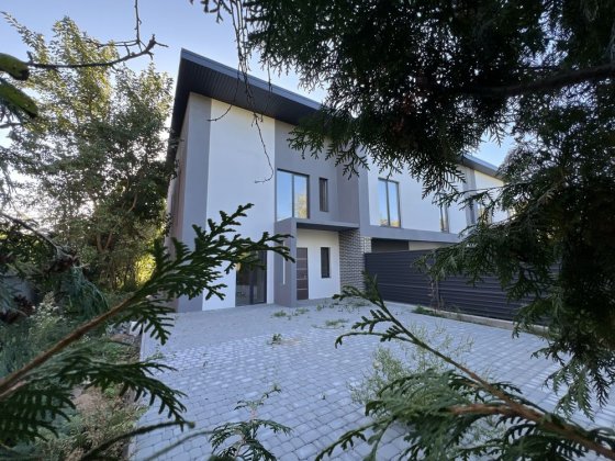 Великий таунхаус в мальовничому Ворзелі на ділянці 5 сот Буча