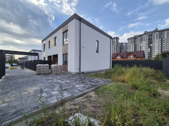 РОЗТЕРМІНУВАННЯ Дуплекс Центр Бучі 3 сотки Газ Центральні комунікації Буча