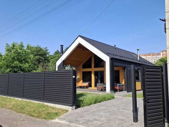 Продаю будинок на березі річки в самомому місті. Ивано-Франковск