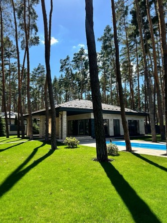 Продаж будинку з басейном у Лісовій Бучі, 15 соток, фасад травертин - фото 1