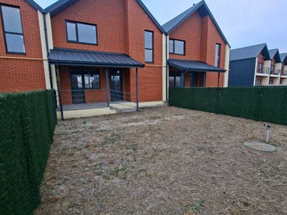 Продаж будинку біля озера по вул Франка Борисполь