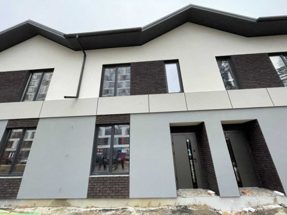 Таунхауси 90 м² у центрі міста з власним двориком Ірпінь