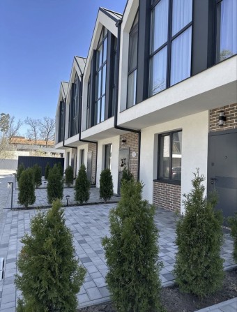 Таунхаус в ценрі Бучі. Газифікований. Обжите котеджне містечко. - фото 1