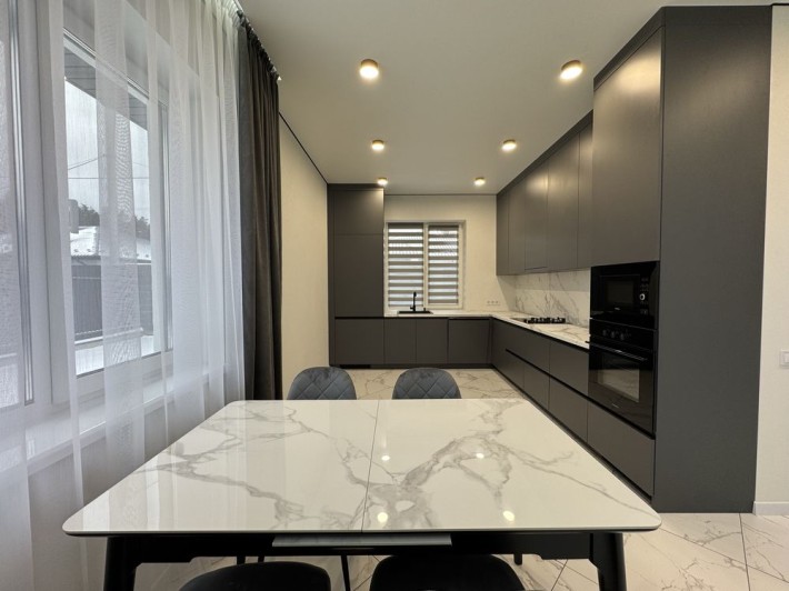 Продаж! Будинок з новим ремонтом,меблями і технікою! - фото 1