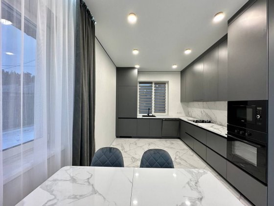 Будинок з новим ремонтом в закритому КМ. Лісова Буча Буча