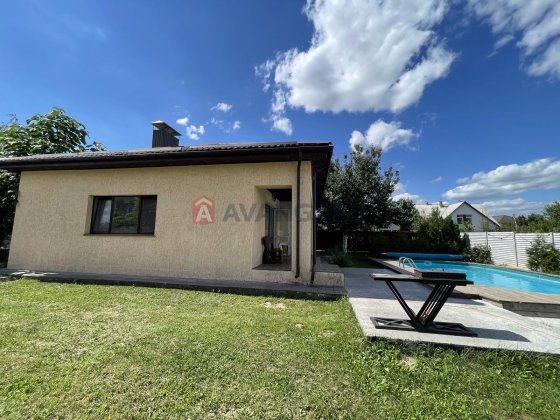 Продається сучасний будинок з басейном у м. Бориспіль Бориспіль