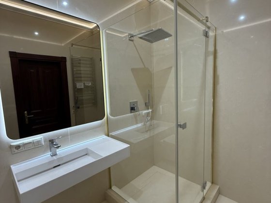 Будинок з ремонтом РЕМОНТОМ  два гаражі , Три поверхи Ивано-Франковск