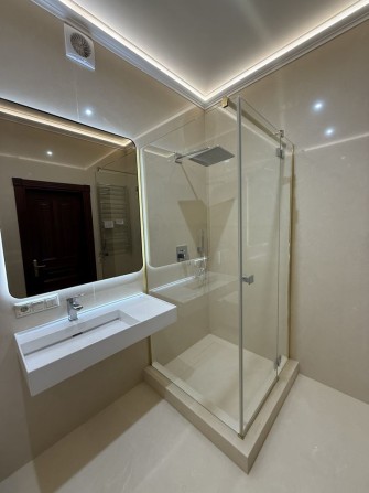 Будинок з ремонтом РЕМОНТОМ  два гаражі , Три поверхи - фото 1