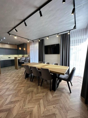 Будинок з ремонтом в Ірпені у закритому КМ, 5 соток, 150 м2 - фото 1