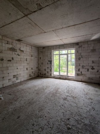 Крайній таун з великою ділянкою в центрі Бучі, дуже гарна тераса - фото 1