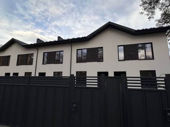 Таунхаус в Ірпені з великим подвір'ям і окремим переднім двором! Ирпень