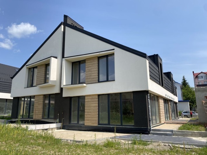 Стильний дуплекс 180 м2 з терасою та 2 паркомісцями - фото 1