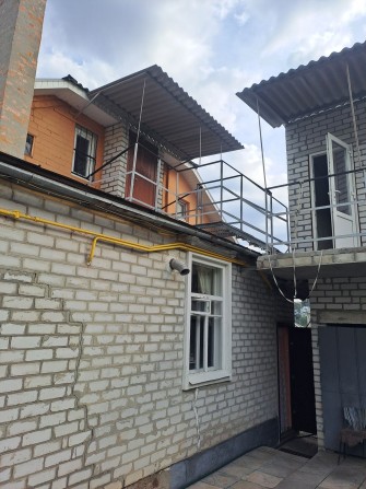 Продам дом с мансардой в центральной части города - фото 1