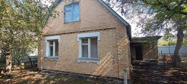 Продам будинок з ділянкою 5 соток. Є газ, центр. вода, єлектрика. - фото 1