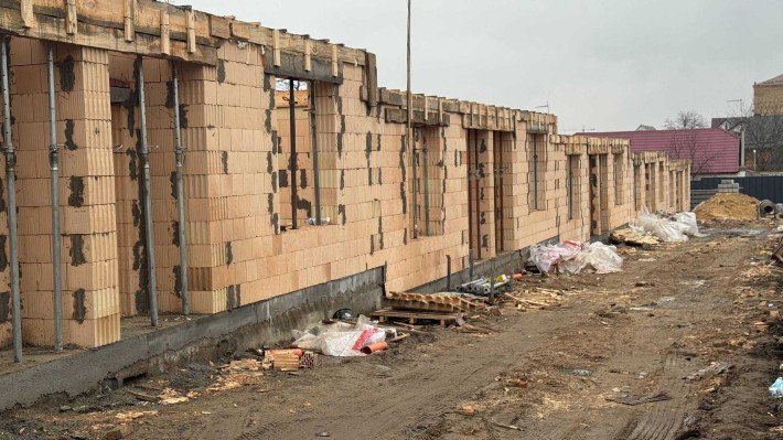 Таунхауси в Центрі Ірпеня, зручна локація, розумне планування - фото 1