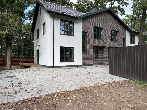 Будинок/дуплекс із цегли у Бучі, неподалік центру. Буча