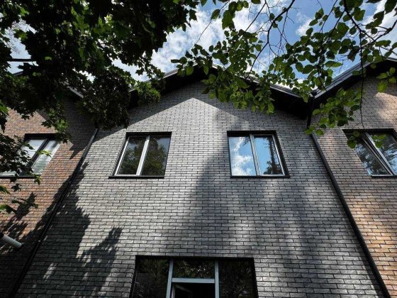 Лісова Буча, двоповерховий таунхаус в оточенні сосен, з документами Буча