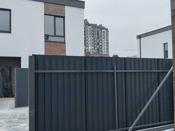 центр Бучі  дуплекс з газом та  з підвалом Буча