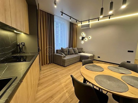 Стильная квартира с отдельным кабинетом в Ж/К «Аквамарин». Одеса