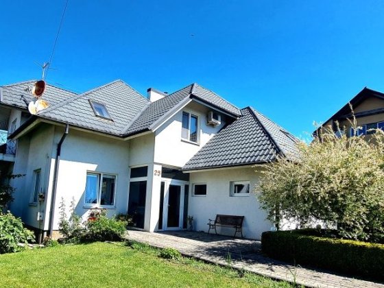 Будинок з басейном і гаражем на 2 авто Луцьк