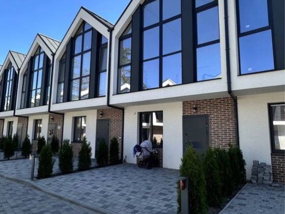 Таунхауси в центральній Бучі, поруч школа, Новус, зупинка! Буча